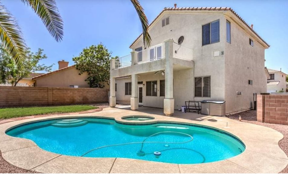 Home With Sparkling Pool And Spa In Silverado Ranch