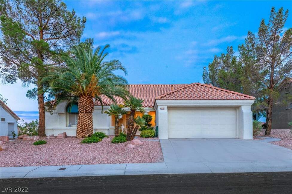 Home With A Golf Course Lot In Sun City Summerlin