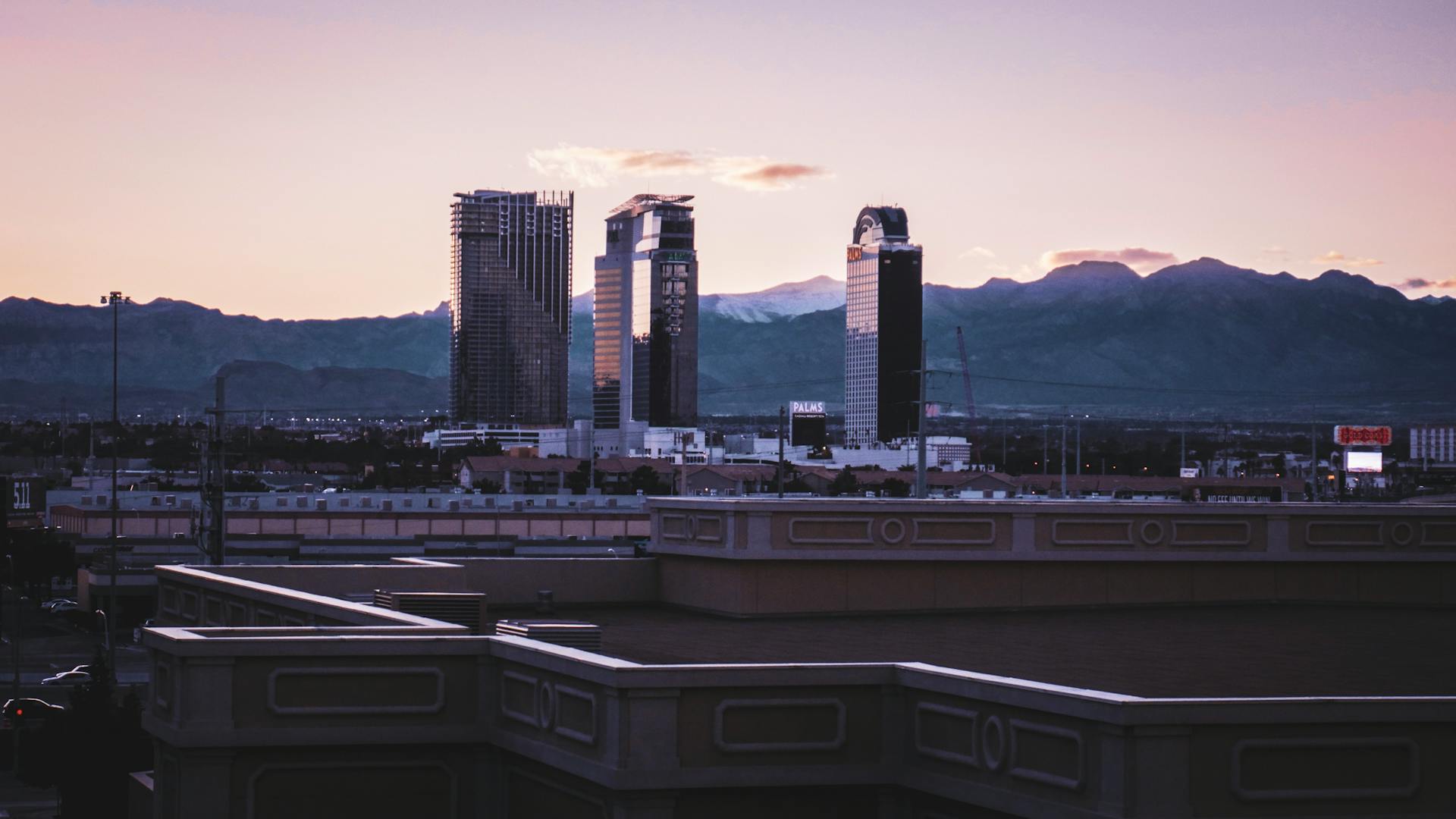 10 Pros and 10 Cons of Moving to Las Vegas